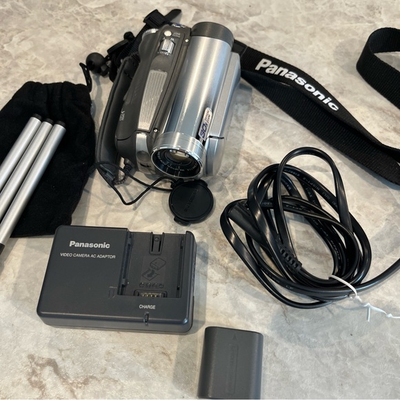Panasonic PV-GS59 Mini DV Camcorder With Battery Charger Included Tested - Picture 1 of 10